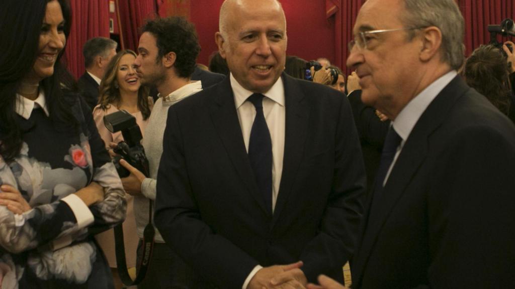 Eva Fernández, Consejera Delegada de EL ESPAÑOL dialoga con Hilario Albarracín, Presidente de KPMG en España y Florentino Pérez, Presidente del Real Madrid.