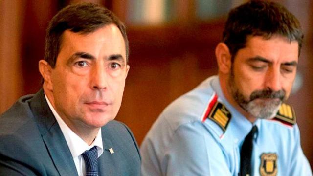 Pere Soler junto al mayor de los Mossos, Josep Lluis Trapero.