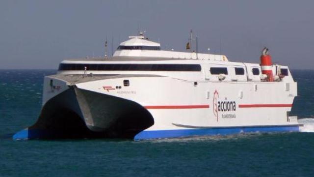 Embarcación de Transmediterránea.