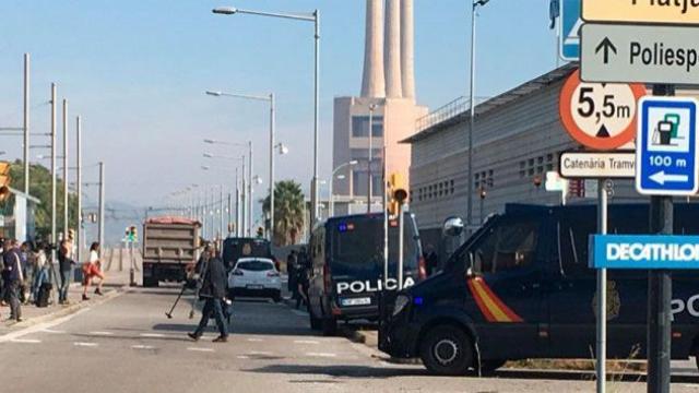 La Policía impide que los Mossos quemen documentación sensible.