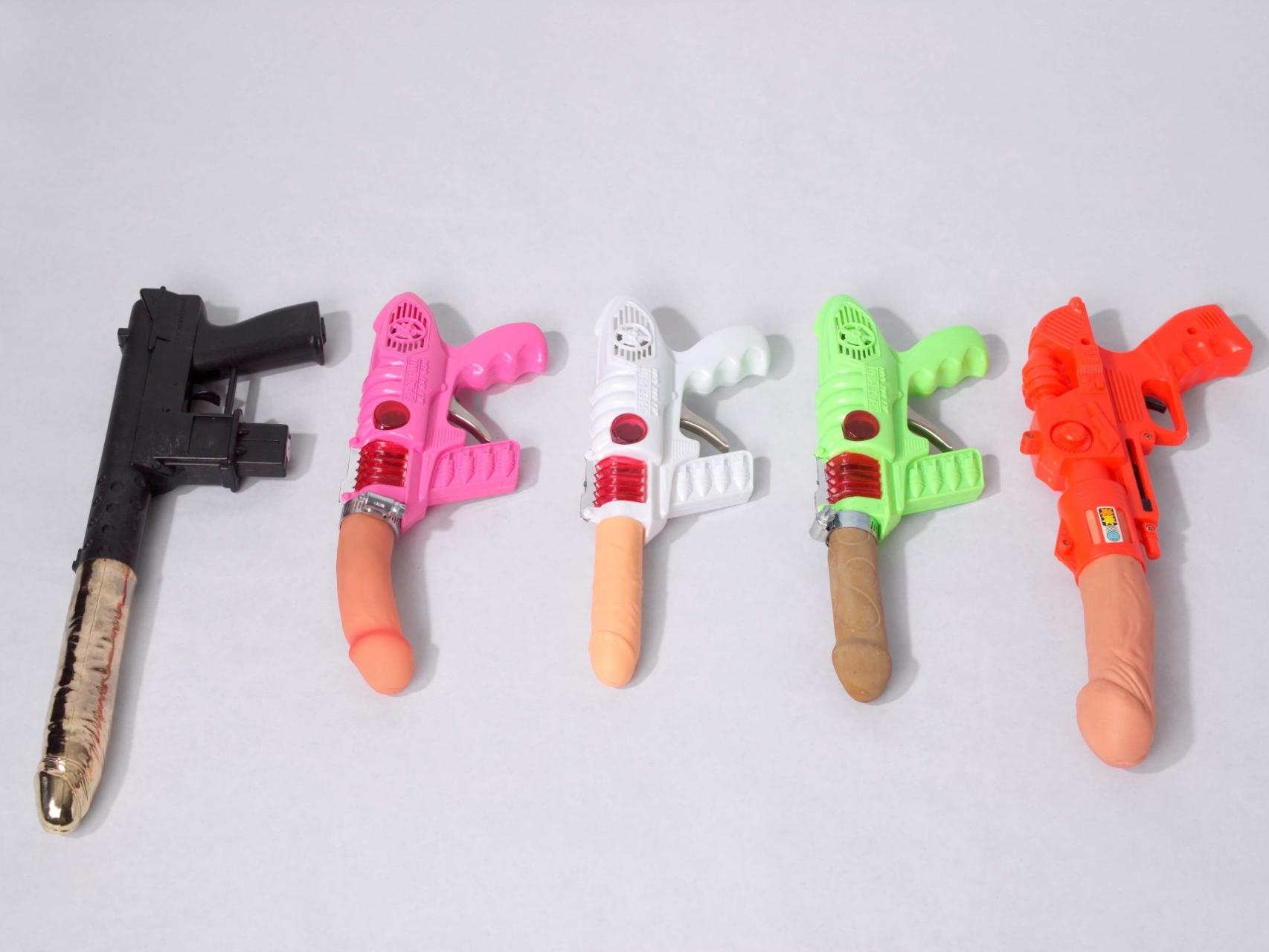 Obra expuesta, titulada Juguetes educativos, desarrollada a partir de 1979.