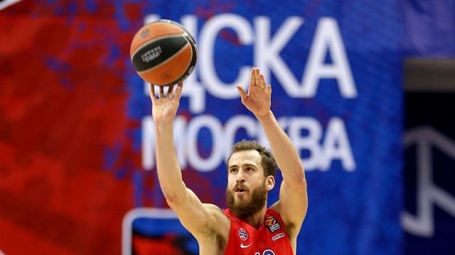 Sergio Rodríguez lanza ante el Panathinaikos.