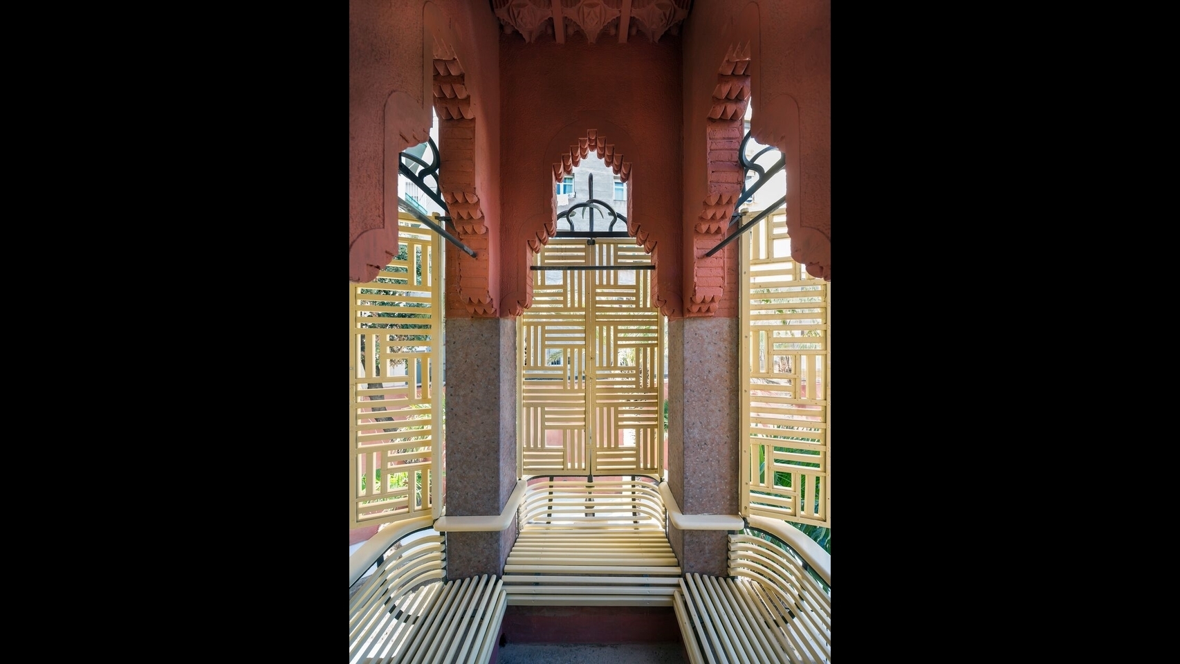 Conoce los secretos de la primera casa de Gaudí