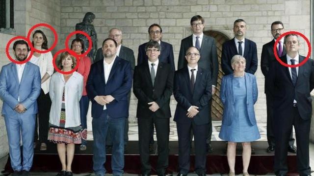 Forn, Borràs, Serret, Bassa y Comín, los cinco consejeros que han viajado a Bruselas con Carles Puigdemont.