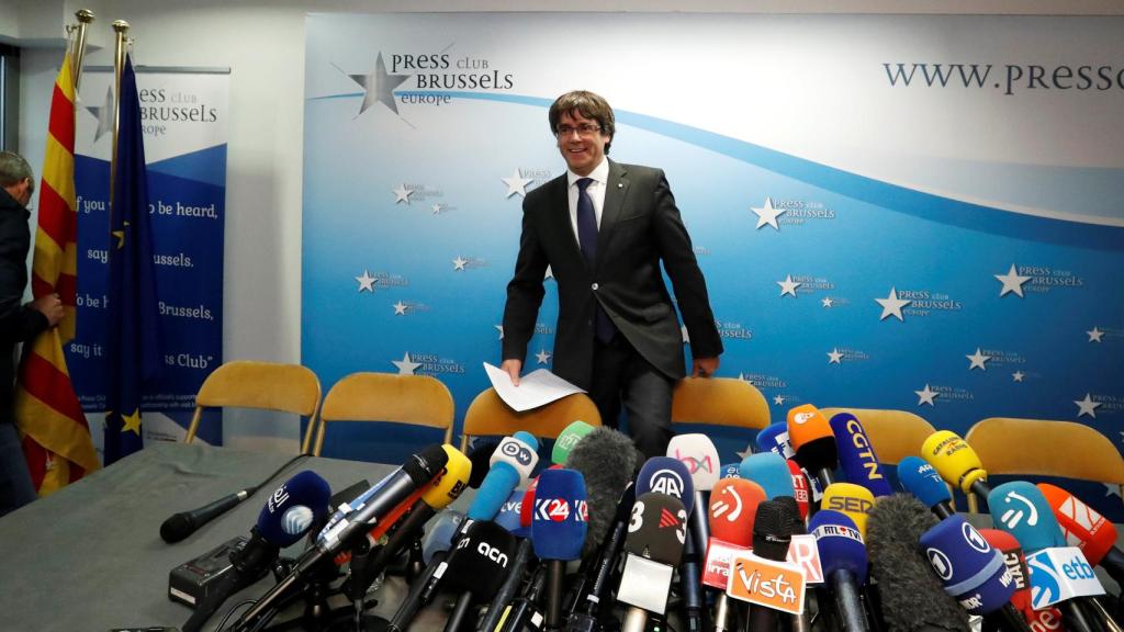 Puigdemont en su llegada a la rueda de prensa en Bruselas.