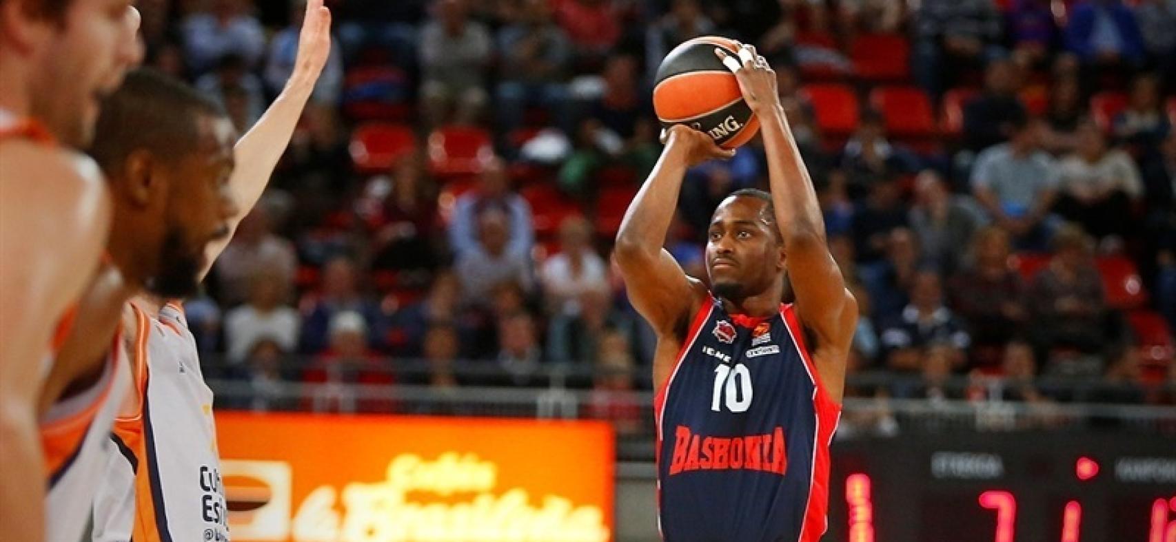 Rodrigue Beaubois lanza ante Valencia Basket.