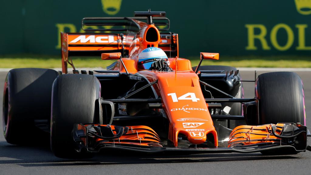 Fernando Alonso a los mandos de su monoplaza en el GP de México.