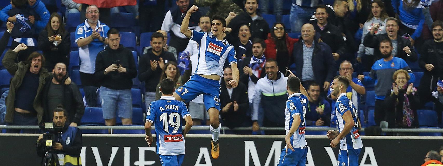 Los jugadores del Espanyol celebran un gol.