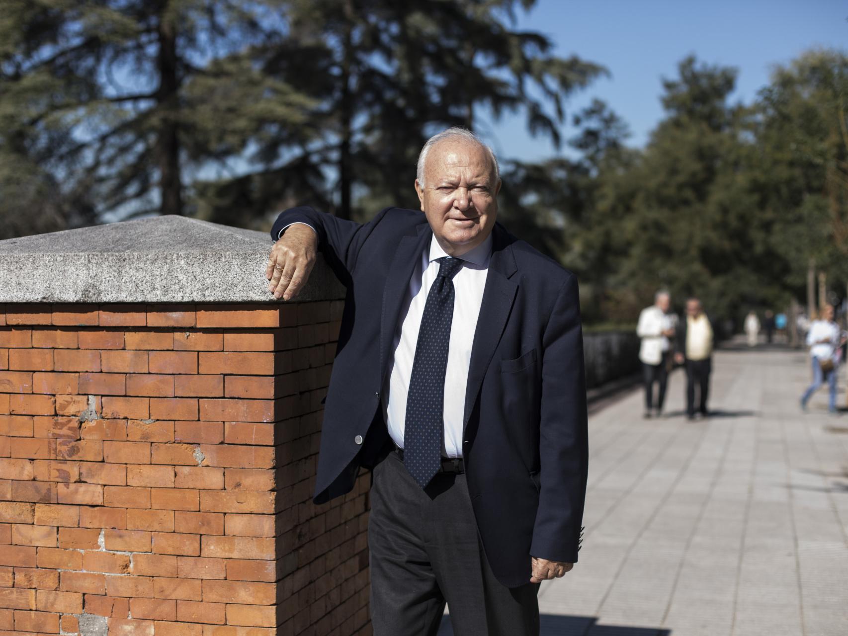 Miguel Ángel Moratinos, exministro de Exteriores, en un parque de Madrid.