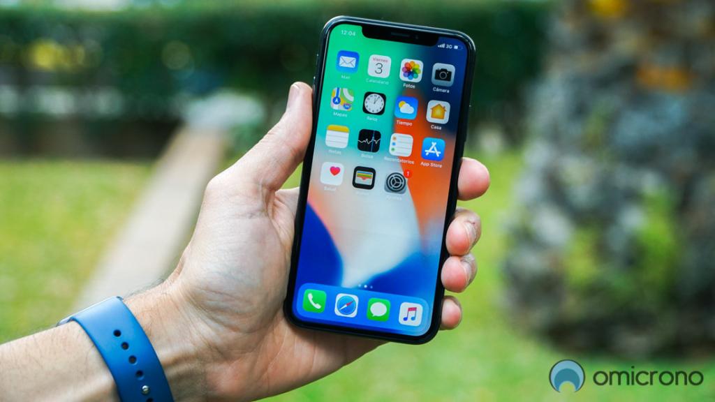 iPhone X con iOS.