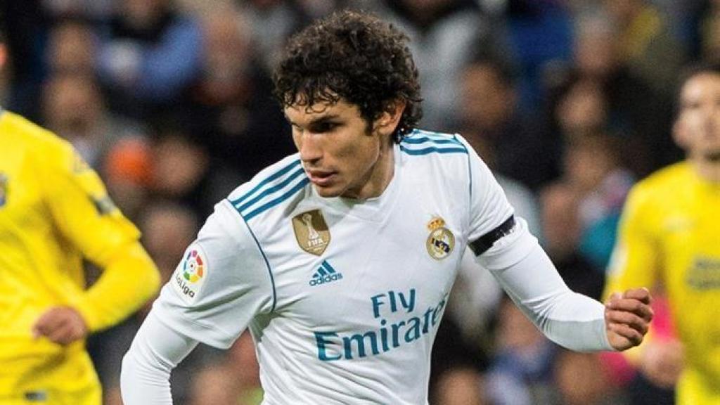 Jesús Vallejo controla la pelota.
