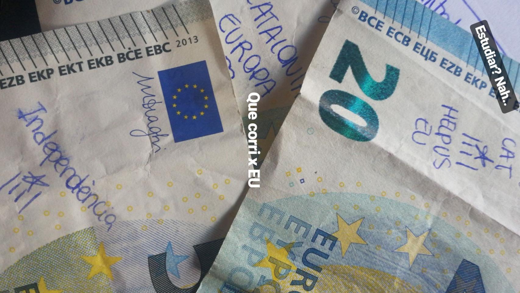 Billetes con mensajes independentistas