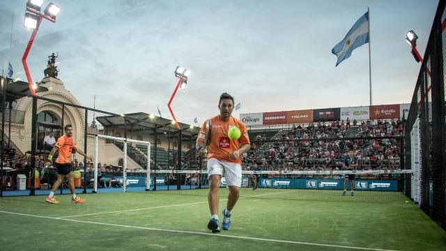 Panorámica de uno de los partidos del Buenos Aires Padel Master.