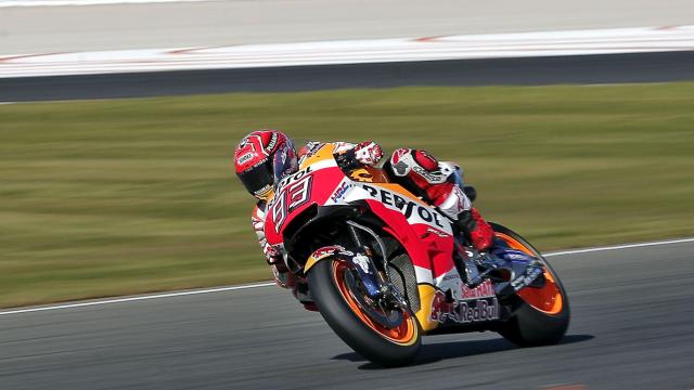 Marc Márquez durante la clasificación en Valencia.