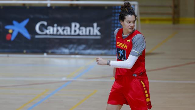 Laura Nicholls en un entrenamiento con España.