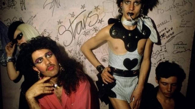 Almodóvar en plena movida madrileña... y vistiendo el vocabulario de la época.