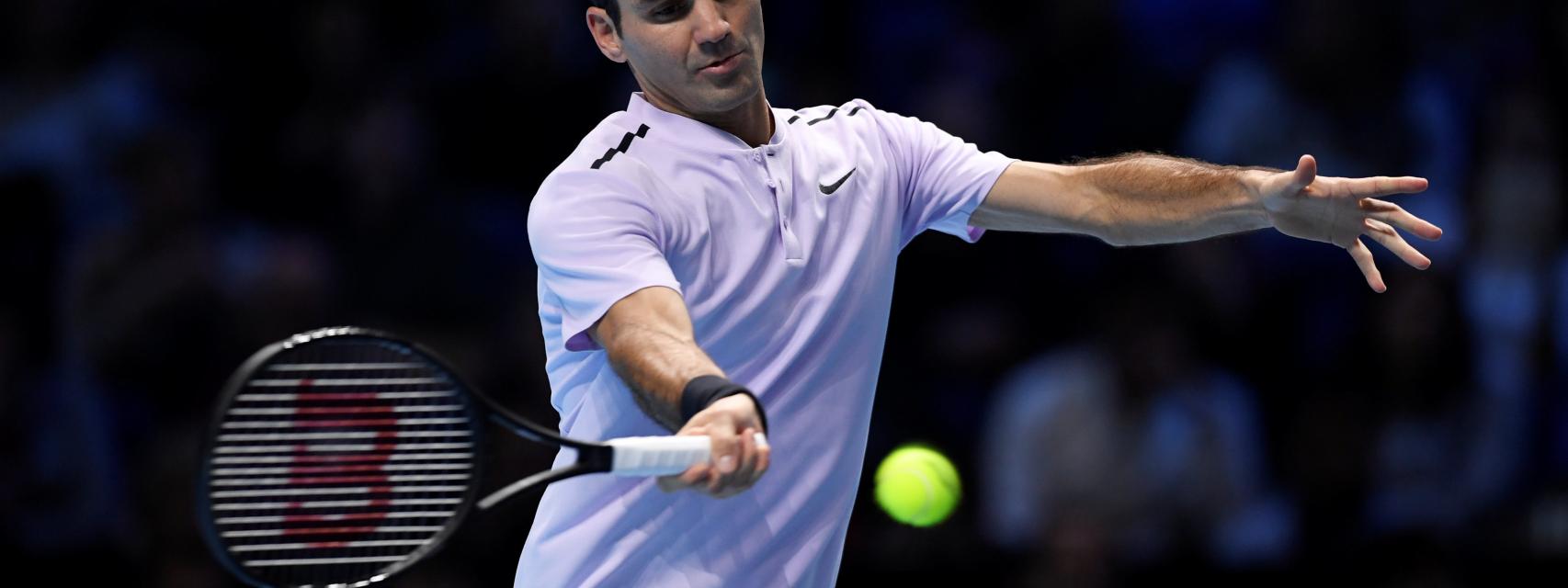 Federer, durante su primer partido en la Copa de Maestros.