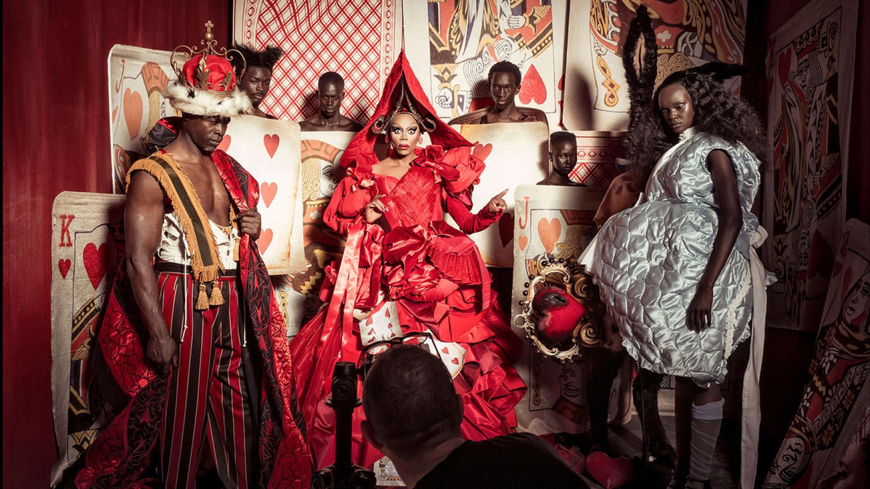 Calendario Pirelli: Naomi Campbell, decapitadora real de 'Alicia en el País de las Maravillas'