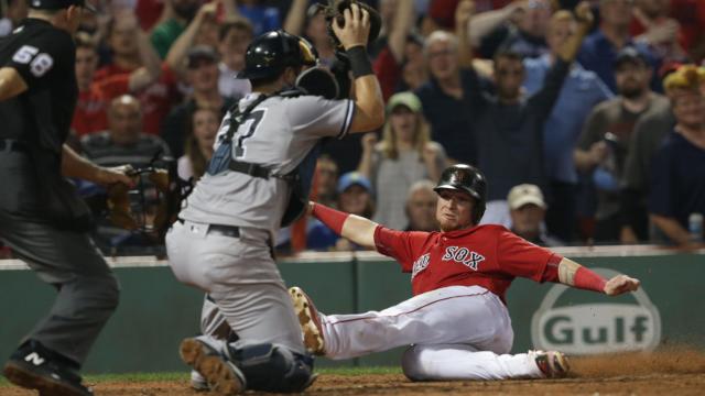 Christian Vázquez intenta completa una carrera durante uno de los Red Sox-Yankees del pasado mes de agosto.