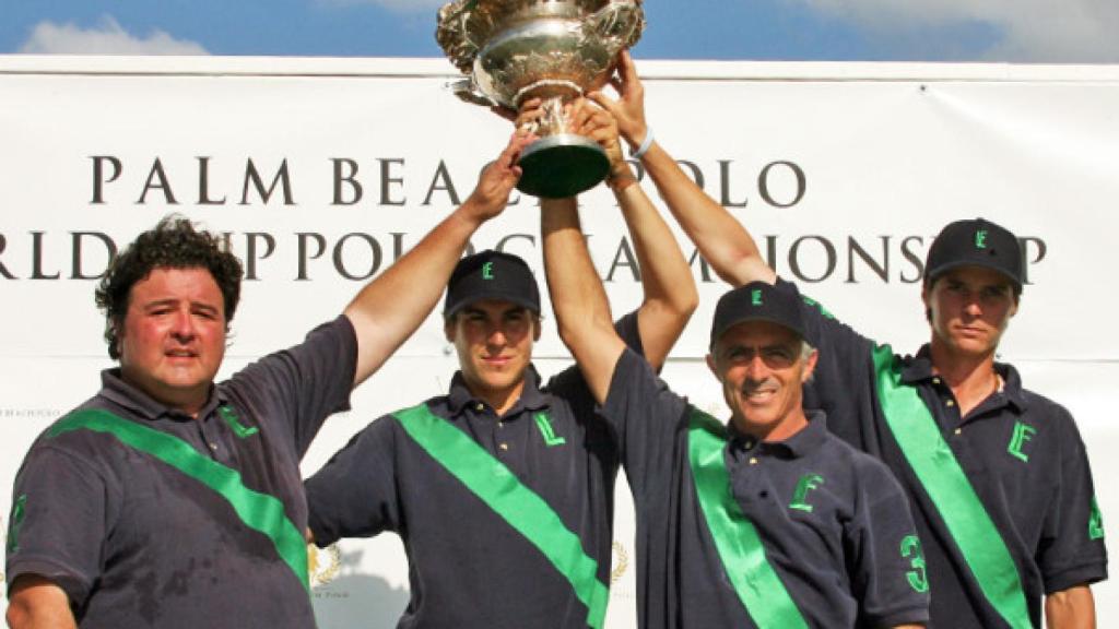 Duke Buchan en la zona izquierda la fotografía.