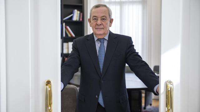 Carlos Solchaga considera la misión de Sánchez extremadamente complicada.