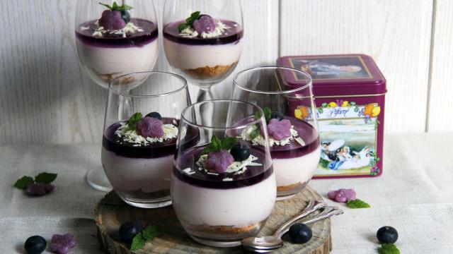 VASITOS DE MOUSSE DE QUESO CON GELATINA DE CARAMELOS VIOLETA Inicio