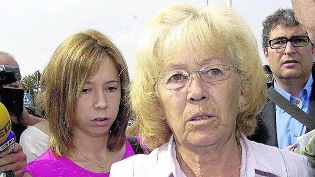 María del Carmen y su hija Verónica, en uno de sus procesos judiciales.