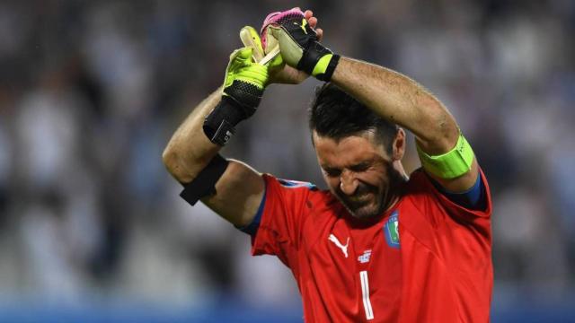 Buffon, con la camiseta de Italia.