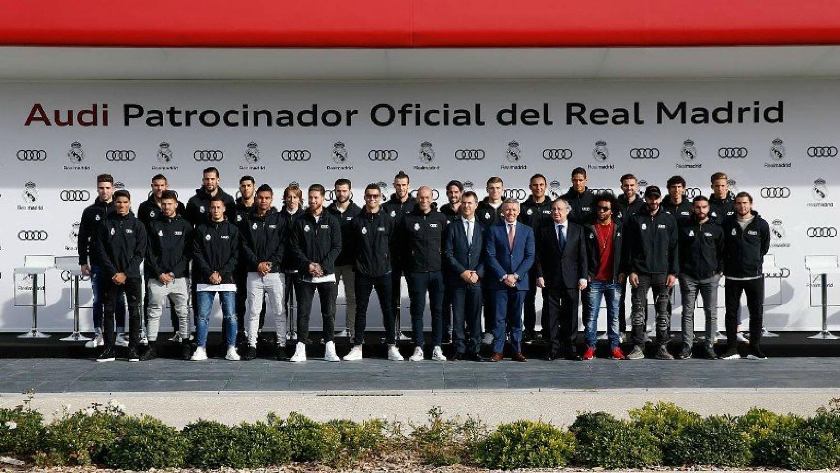 La plantilla del Madrid recibe sus coches Audi