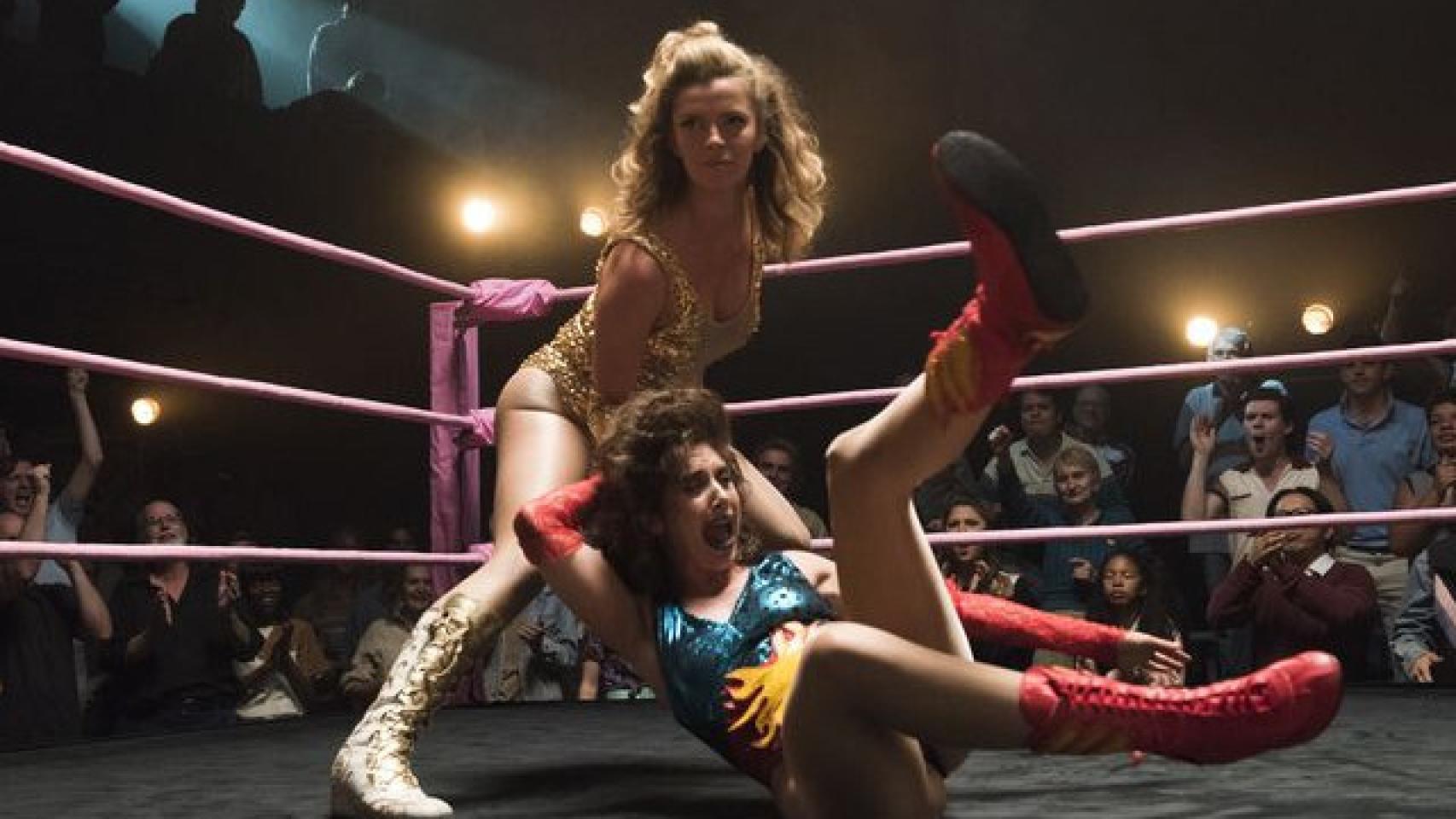 Betty Gilpin da pistas sobre la trama de la segunda temporada de ‘GLOW’