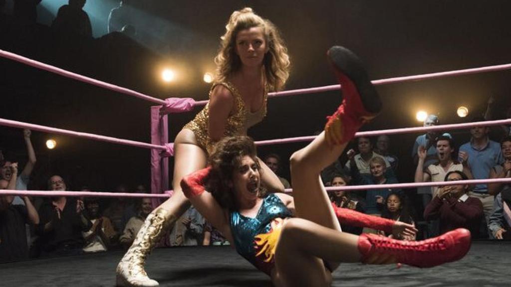 Betty Gilpin da pistas sobre la trama de la segunda temporada de ‘GLOW’