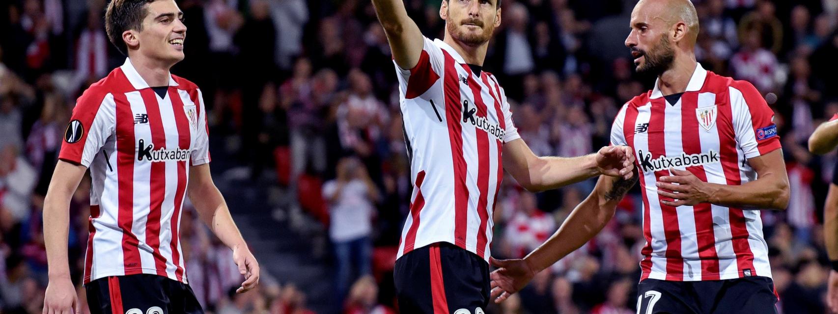 Aduriz celebra un gol.