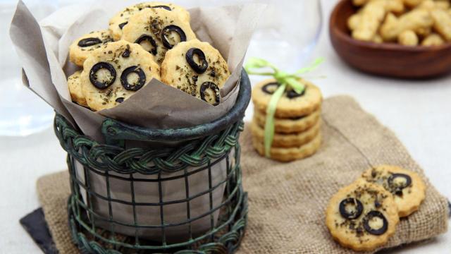 GALLETAS SALADAS DE QUESO PARMESANO Y ACEITUNAS Portada