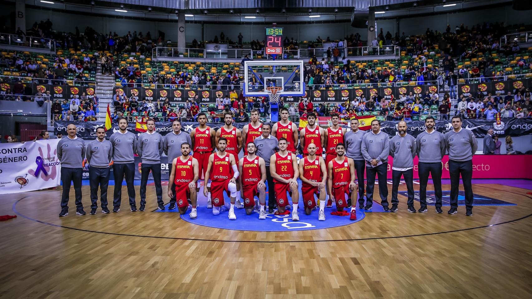 La selección española antes de jugar contra Eslovenia.