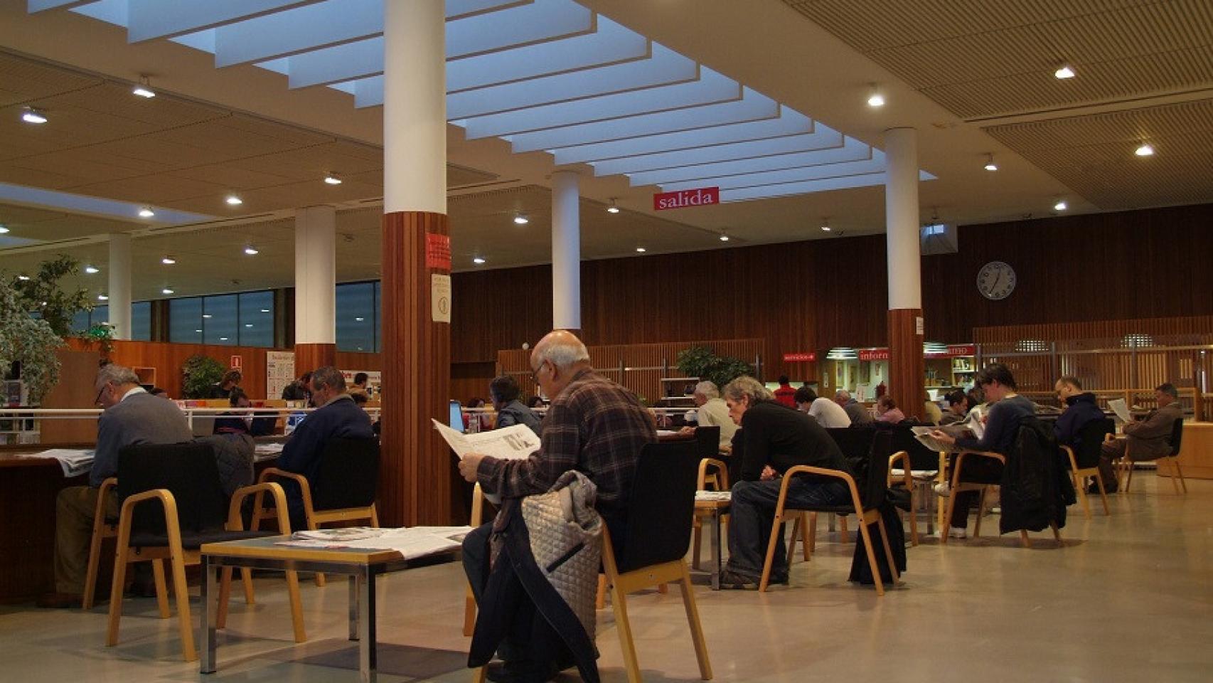 Lectura en la biblioteca Torrente Ballester de Salamanca.