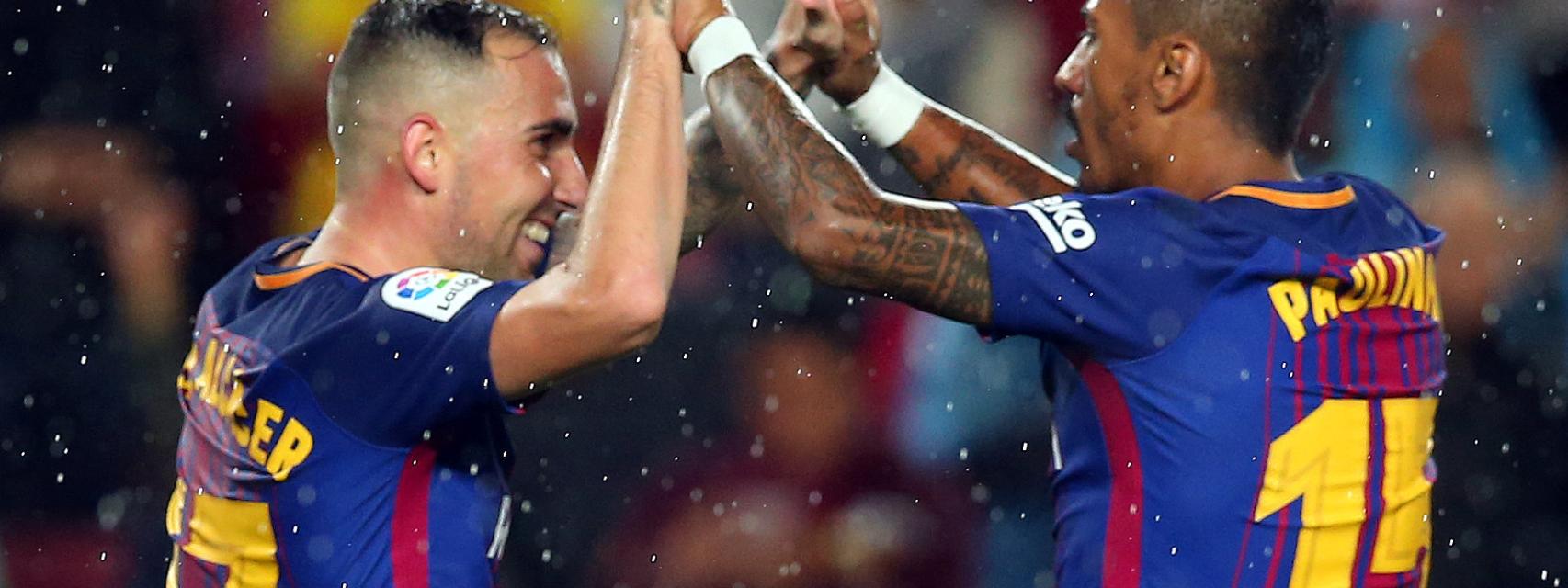 Paulinho y Paco Alcácer, jugadores del Barcelona.