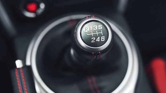 Freno motor: ¿Por qué sí, o no, deberíamos usar esta técnica de conducción?