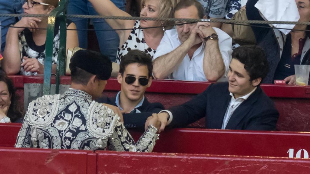 elipe Juan Froilán de Marichalar y el torero Gonzalo Caballero durante un festejo taurino en las fiestas del Pilar en Zaragoza .