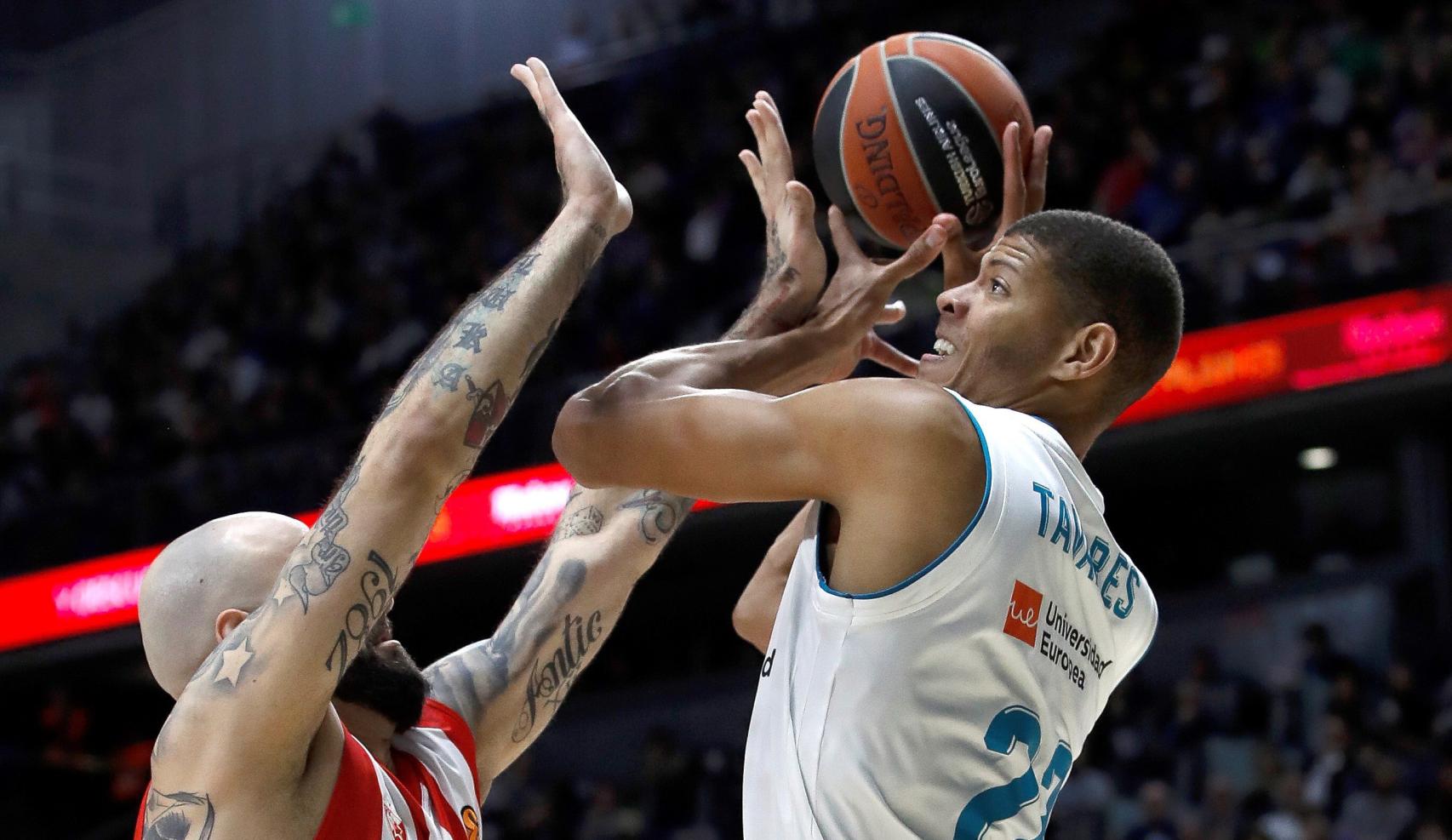 Walter Tavares ante Pero Antic.