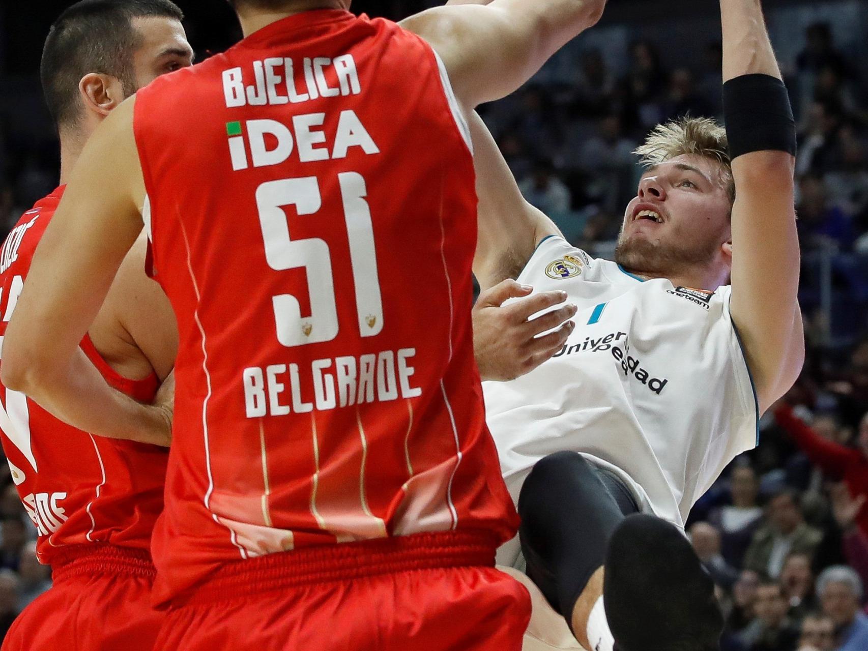 Luka Doncic lanza ante el Estrella Roja de Belgrado.