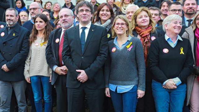 Puigdemont y miembros de JxCat en Brujas.