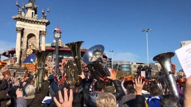 Cataluña pide por segundo día seguido con música la libertad de los presos políticos