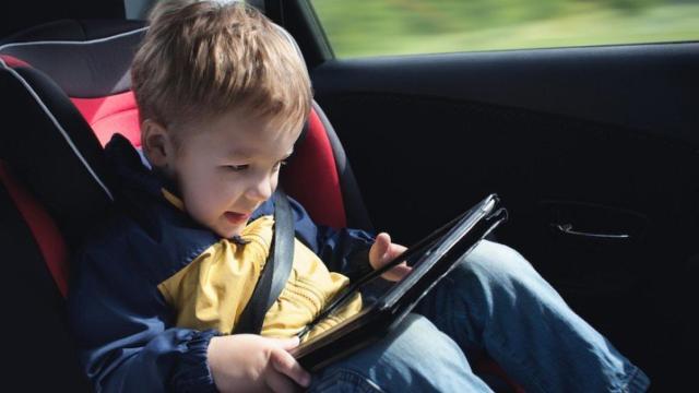 Cómo tener internet en el coche con estos accesorios