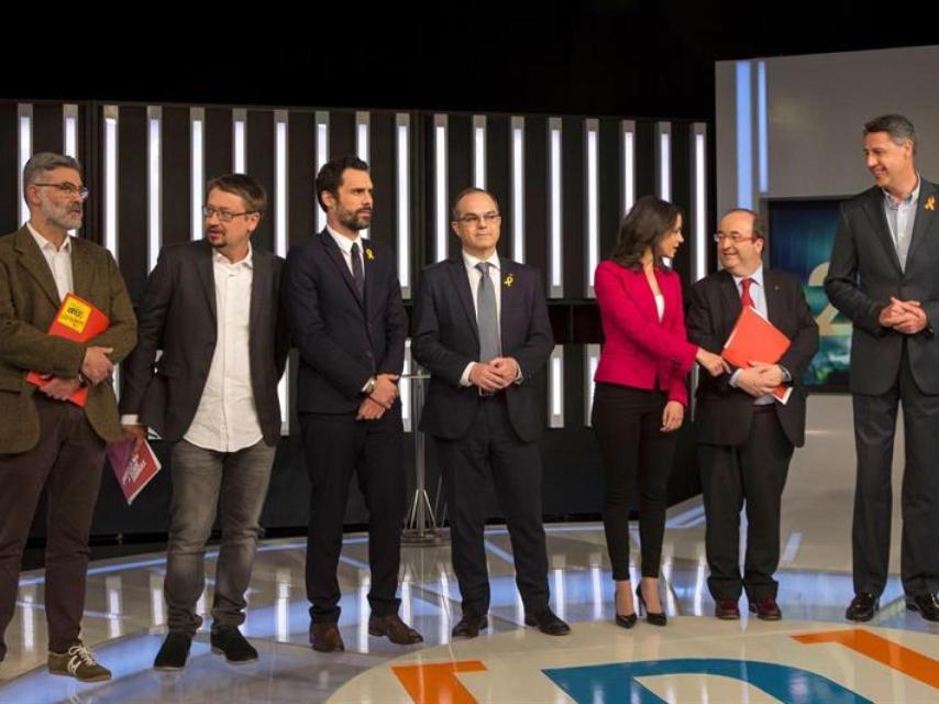 Los candidatos electorales posan antes del debate