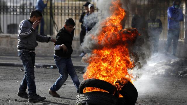 Varios manifestantes, durante una protesta en Bethlehem contra la decisión de Trump.