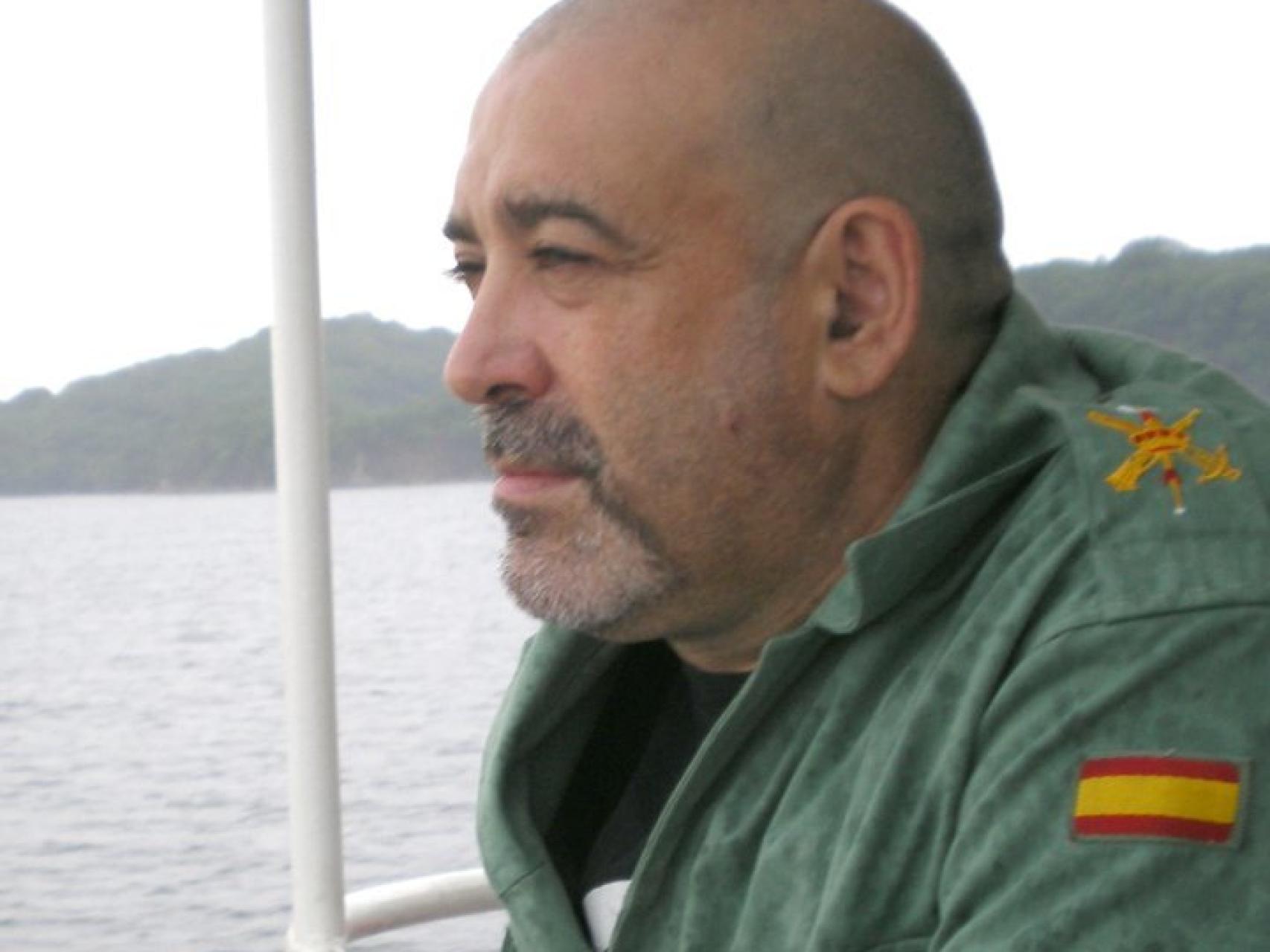 Víctor Láinez tenía 55 años de edad y era natural de Terrassa. Vivía en Zaragoza.