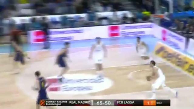 Doncic mete una canasta desde su casa.