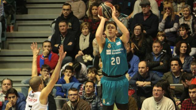 Jaycee Carroll en pleno lanzamiento ante el Obradoiro.