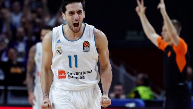 Facundo Campazzo celebra un triple.
