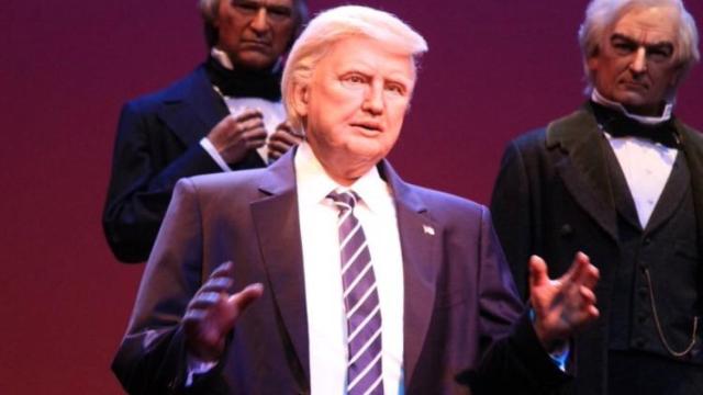 Trump ya tiene un robot en Disney World y da más miedo de lo que esperas